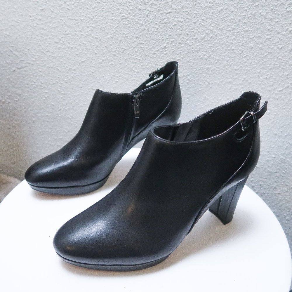 Black leather Clarks heeled Kendra Spice booties boots sz. 9.5